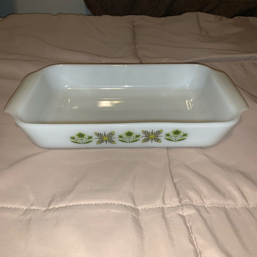 VINTAGE Anchor Hocking Dish